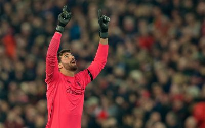 Com duas grandes defesas de Alisson, Liverpool aplica 5 a 0 no Watford e se mantém na liderança da Premier League