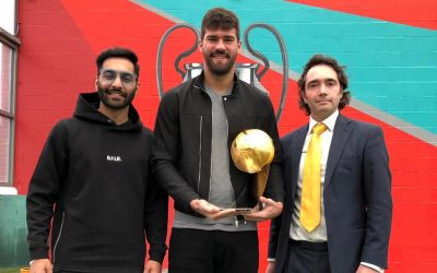 Alisson recebe prêmio de melhor goleiro de 2018 e celebra: “Todo reconhecimento é gratificante”