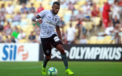 Responsável direto por seis dos nove pontos do Botafogo no Brasileiro, Alex Santana pede foco para a equipe fazer a quadra contra o Goiás