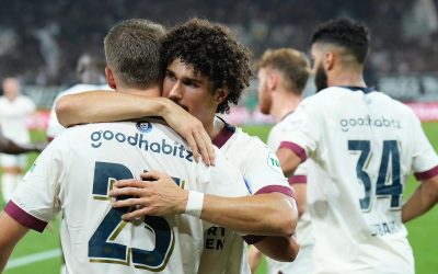 André Ramalho comemora classificação do PSV para o último playoff da Champions League